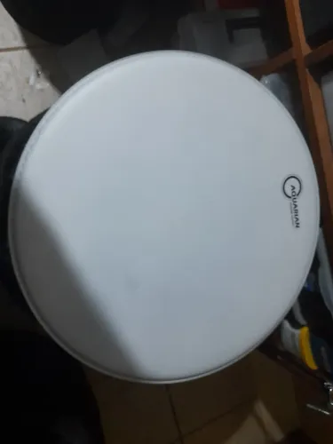 Pele de Bateria Aquarian 18" porosa. Pouco uso.