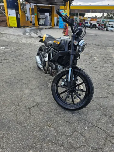 Ducati scrambler 