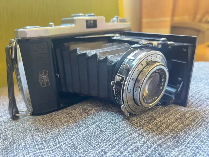 Câmera Zeiss Ikon Nettar - formato dobrável, Alemanha (1940 a 1950)