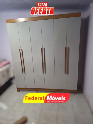 Guarda Roupa 6 Portas - Novo e Espaçoso!