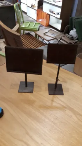 PEDESTAL DE FERRO PARA PLAQUINHAS