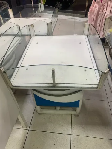 Banca de loja de roupas