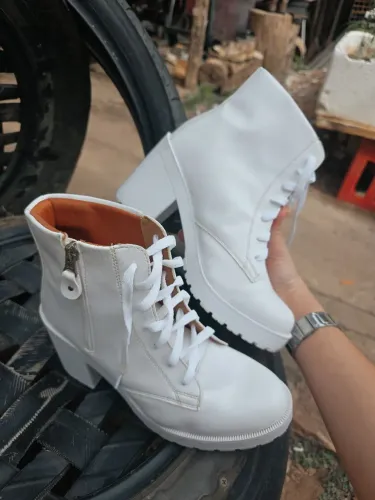 Bota cano curto tratorada (nº38)