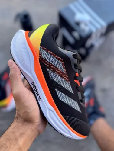 Tênis Adidas Colorido - Conforto e Estilo!