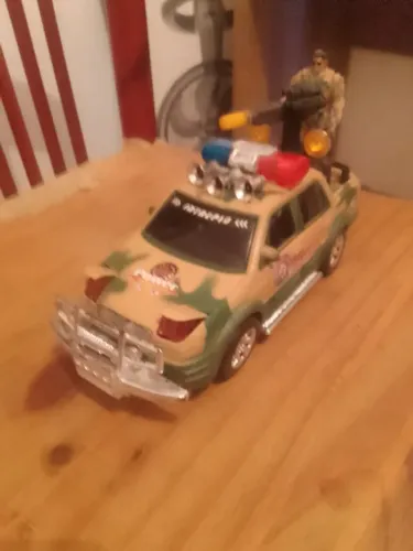 Caminhonete Militar Com Soldadinho 