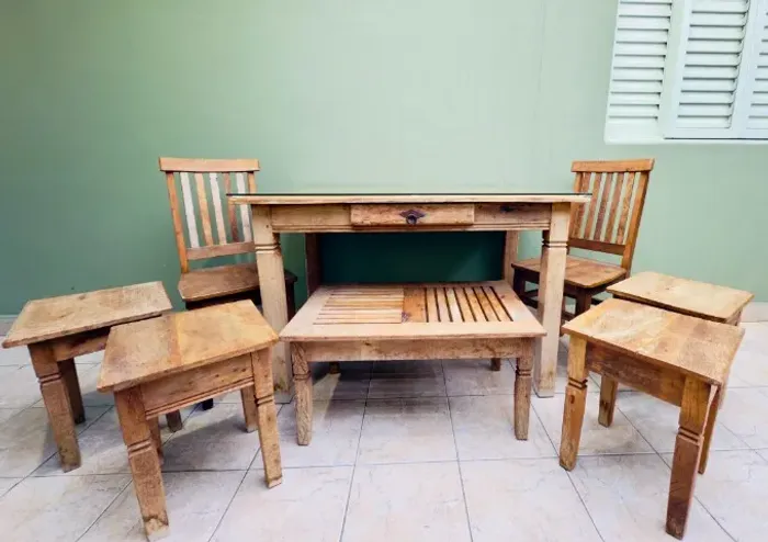 Conjunto Mesa Em Madeira De Demolição Maciça c/ vidro
