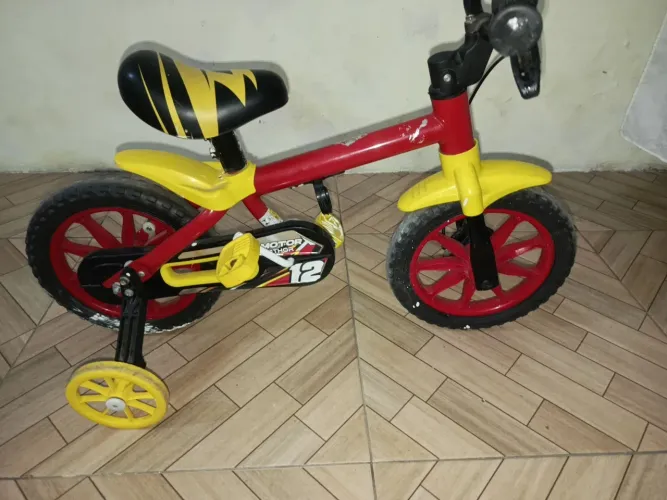 Bicicleta aro 12 R$=180,00