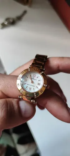 relógio feminino anne klein - detalhes de cristal swarovski