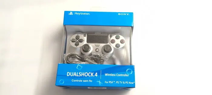 Controle de PS4 novo na caixa