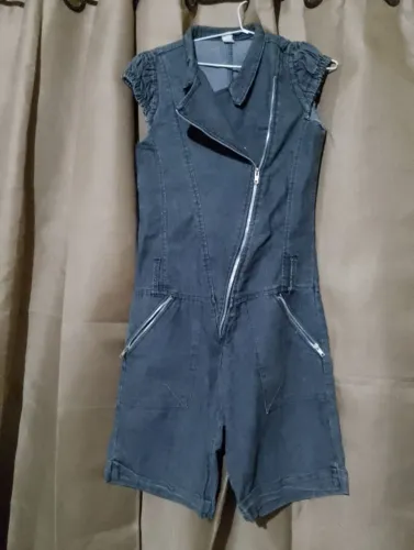 Macacão Jeans muito lindo para o verão, Tam P medidas na descrição do anúncio!