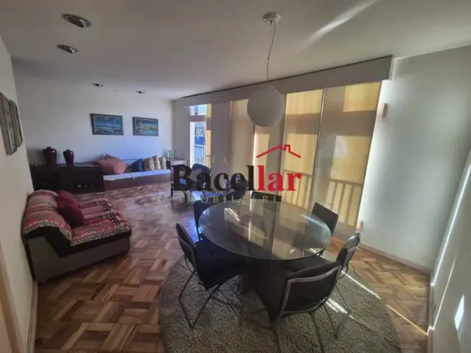 Casa em Condomínio : Duplex / Residencial / Botafogo