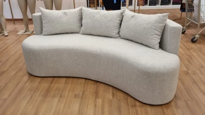 Sofá modelo curvo com 2.10m