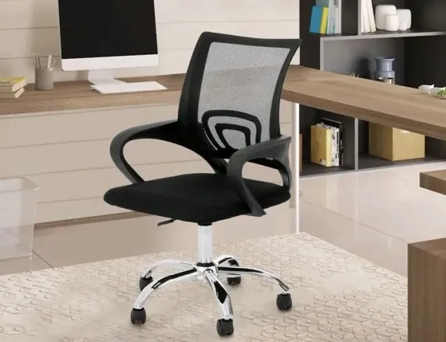 Cadeira de Escritório Giratória Preta com Tela