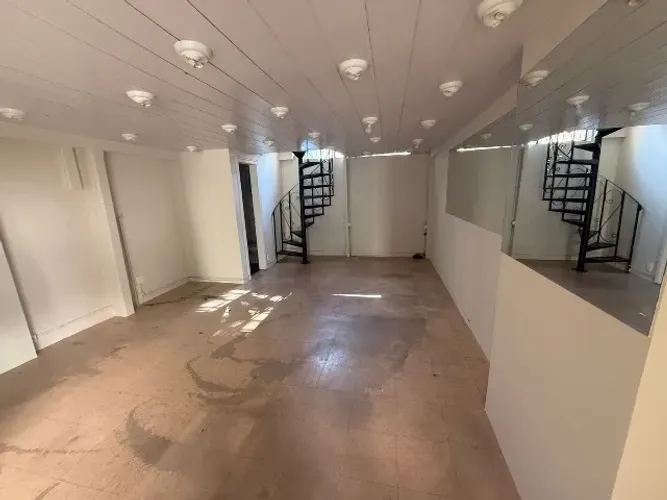 Aluguel/Alugo/ locação de Imóvel Comercial Loja em galeria   no Barro Preto em BH