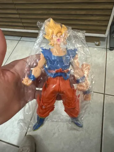 Goku Super Saiyajin Figure