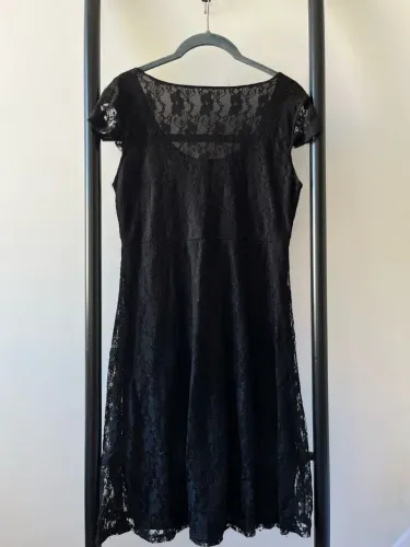 Vestido de renda preto elegante