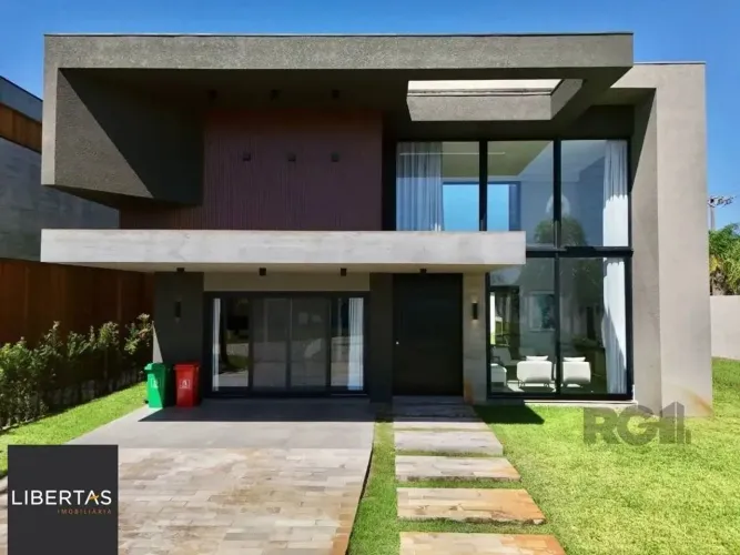 Casa de Condomínio em Capão Novo