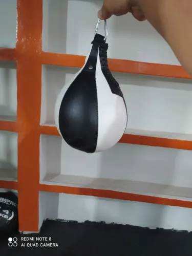 Bola de pancadas pêra