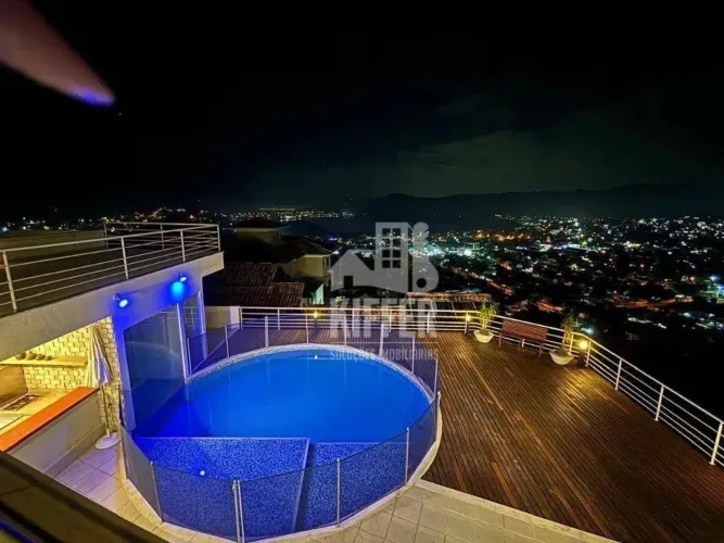 Casa 4 Suítes com Vista para o Mar e Piscina em Piratininga