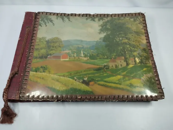 Álbum de Fotografias Antigo com Fotos Preto e Branco 