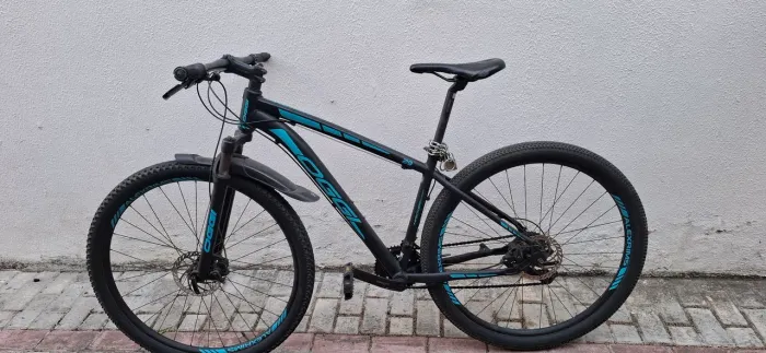 Bicicleta Oggi hacker sport 21v