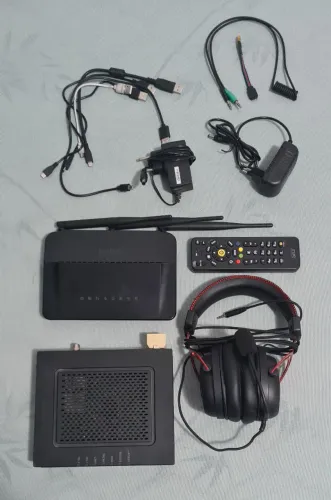 Lote de Lixo Eletrônico / Sucata - Headset Redragon + Cabos Funcionando