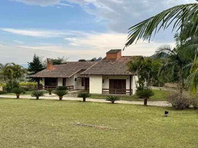 Ampla casa com 300m² em terreno de 2.400m² - Rio Bonito - Braço do Norte - SC