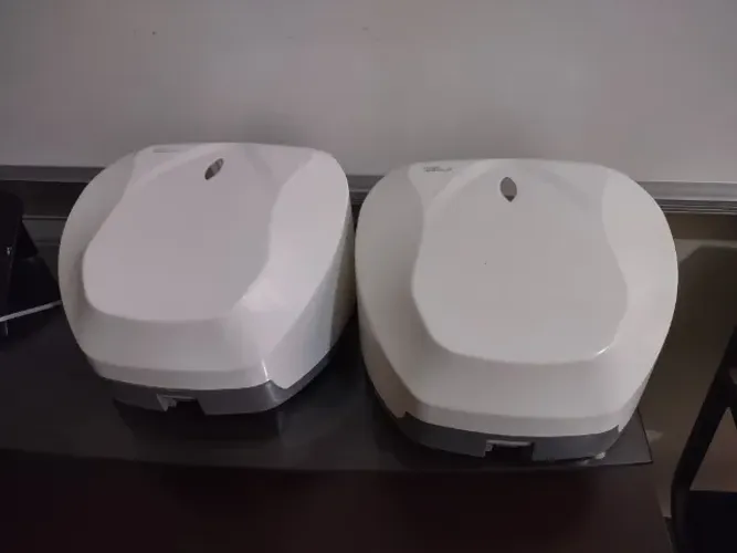 Quatro dispenser de Papel toalha Premisse Interfolhado Branco