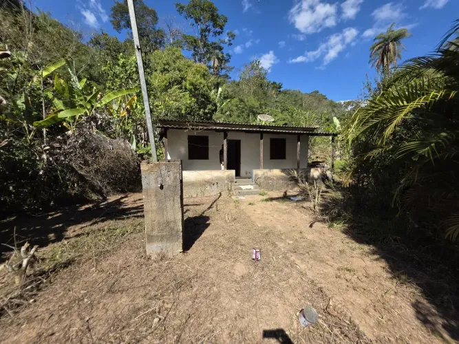 Sítio com córrego exclusivo de água cristalina a só 25 km de belo horizonte!