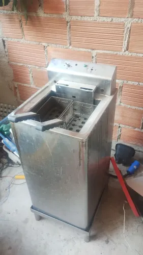 Fritadeira metalcubas 5000w água e óleo 