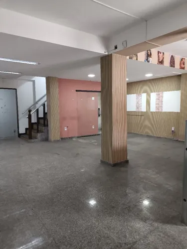 Loja 270m² na Av dos Andradas para locação. Aluga-se