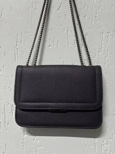 NOVA - Bolsa de Ombro Preta Elegante - Perfeita para Todas Ocasiões