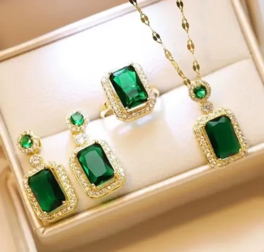 Conjunto de Jóias Esmeralda Deslumbrante - Elegância e Sofisticação