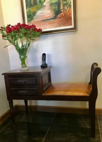 Mesa Para Telefone / Aparador - VINTAGE