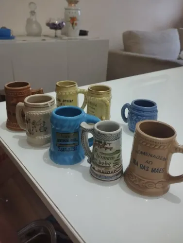 Mini canecas antigas