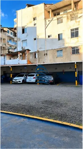 Terreno comercial de 612 m² com estrutura em Pernambués