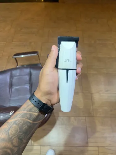 Máquina de cortar cabelo JRL
