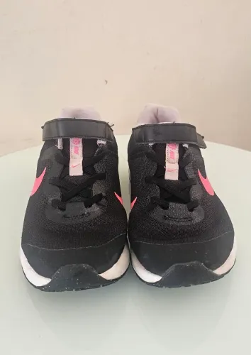 Nike Revolution 6 Next Nature, na cor preta, número 33