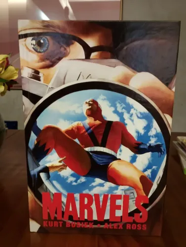 HQ Marvels - Kurt Busiek, Alex Ross. Edição Especial de 10? Aniversário