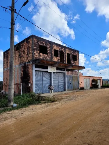 Vendo Loja com casas inacabadas