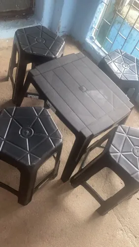 Mesas e bancos 