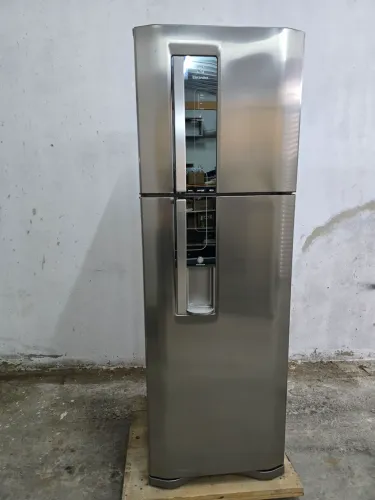 Geladeira Eletrolux prata