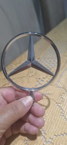 Vendo emblema para mercedes.