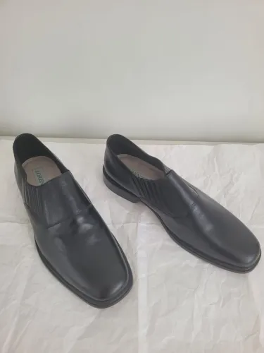 Sapato masculino em couro novo tam 43