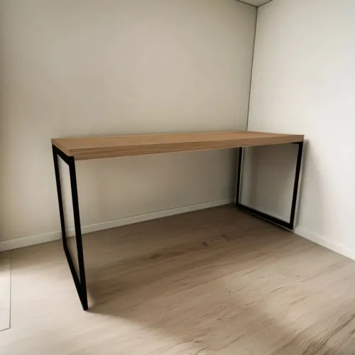 Mesa e cadeira