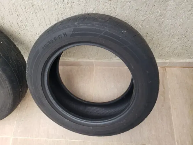 2 Pneus - 215/60/17 - Continental - meia vida