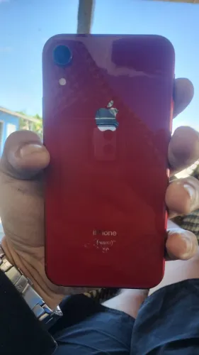 iPhone vermelho 64GB