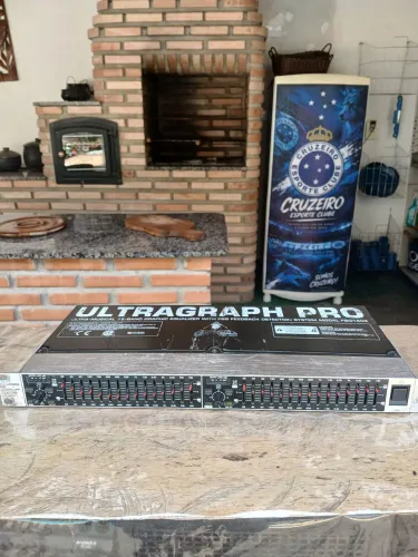 Equalizador Behringer FBQ 1502