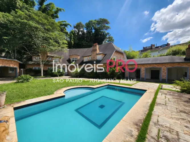 Casa maravilhosa a venda a 5min do Clube Paineiras com 735m2 uteis, piscina, jardim, varan