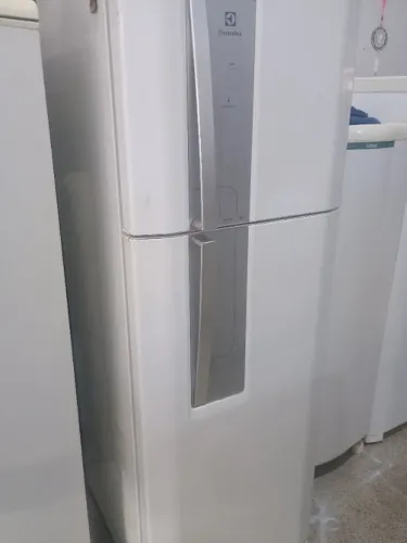 Geladeira Frosfree ótima 